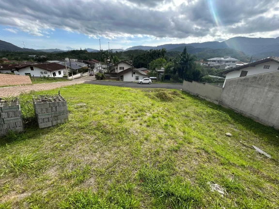 Imagem Casa com 2 dormitórios e Terreno de 596,46m² em Rodeio/SC