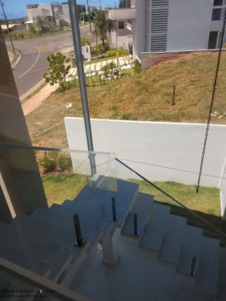 Imagem Imperdível: Casa de luxo em condomínio Alphaville (Abrantes), Camaçari-BA - 5 quartos, 4 suítes, 2 salas, 1 banheiro, 4 vagas, 267m²!
