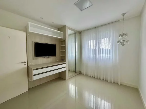 Imagem Apartamento decorado com 3 suítes e 3 vagas de garagem em Balneário Camboriú