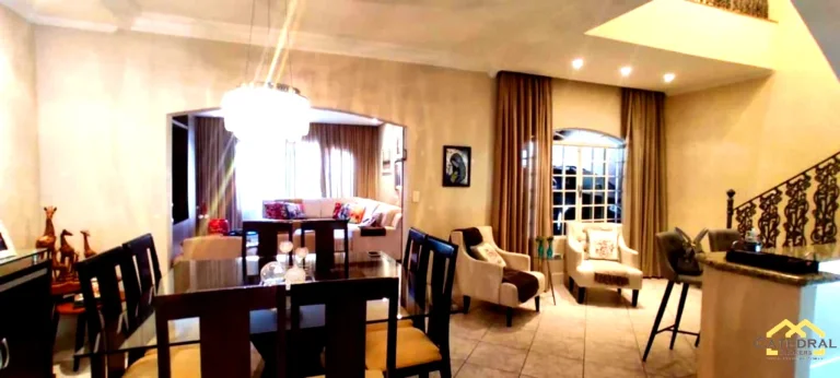 Imagem Casa a Venda 04 Quartos (1 suíte) 2 vagas - Vila Comercial - Jundiaí/SP