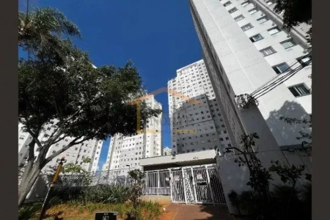 Imagem Apartamento de 42m² com 2 dormitórios, sala com piso vinílico, cozinha com móveis planejados, ba...