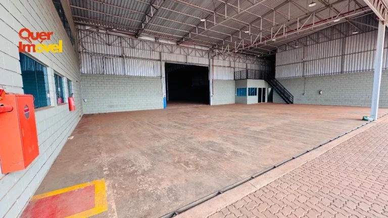 Imagem Galpão comercial para locação em Ribeirão Preto-SP, bairro Santa Iria: 2 salas, 4 banheiros, 14 vagas de garagem, 2.000 m²