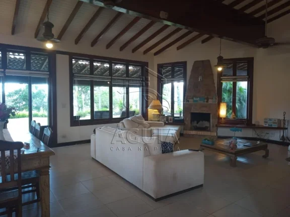 Imagem Casa pé na areia na Praia da Lagoinha em condomínio alto padrão!