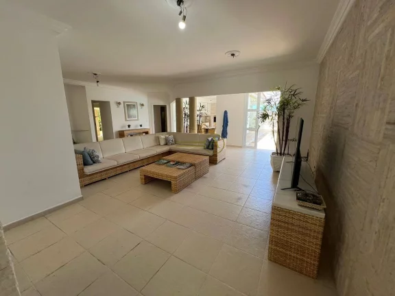 Imagem Sobrado luxuoso de alto padrão à venda condomínio Bougainville frente praia