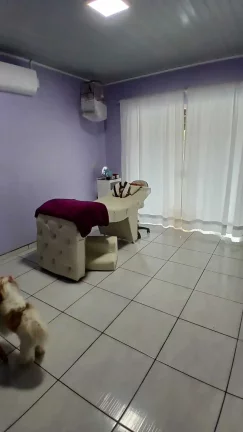 Imagem Casa com 3 dormitórios sendo 1 suíte e 2 vagas de garagem na Adhemar Garcia em Joinville/SC