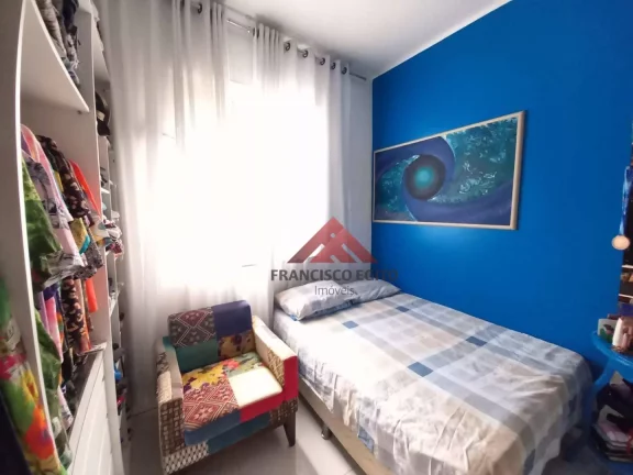 Imagem Apartamento com sala 02 quartos em excelente localização em icarai,proximo a todo comercio da região,condução na porta,rua tranquila