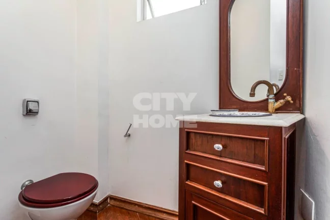 Imagem Lindo apartamento com 240m2, 3 dormitórios ( 1 suíte ) e 2 vagas na garagem. Apartamento impecáve...