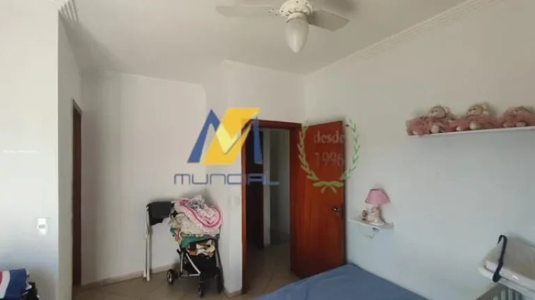 Imagem Sobrado à Venda com 160m², 3 suítes e 2 vagas!!!