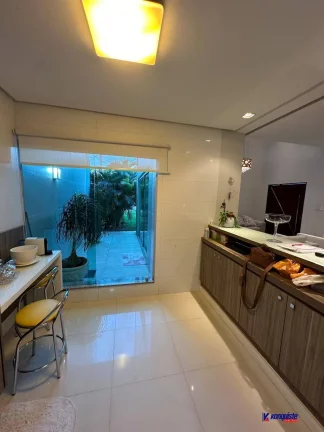 Imagem VENDO MANSÃO 4/4 + SUÍTES-CONDOMÍNIO- SIM