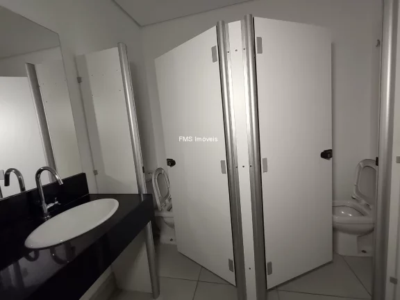 Imagem Conjunto comercial com 677m² para locação em Alphaville.