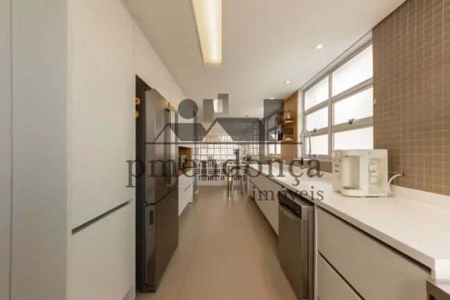 Imagem Apartamento reformado e mobiliado, com 198m² próximo ao Parque do Ibirapuera!