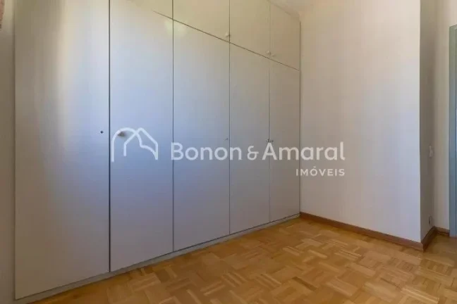 Imagem Apartamento acolhedor à venda, com sala para 3 ambientes, 3 quartos e 1 banheiro, além de cozinha ...
