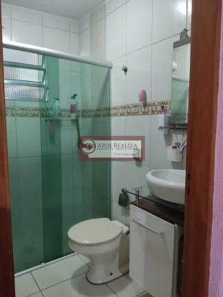 Imagem Vendo Oportunidade no Jardim Fraternidade. Casa Terreno, com 200m2 de área Total, o imóvel conta com, 3 dormitórios, sendo 1 Suíte, 2 vagas de Garagem, Edícula de 3 cômodos, Lavanderia, Aceita Financiamento, aceita Permuta. Valor de Oportunidade R$ 530K, 