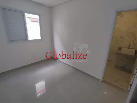 Imagem Sobreposta baixa com 3 suítes , piscina e 1 vaga de garagem no bairro da Ponta da Praia em Santos (SP) por R$.990.000,00