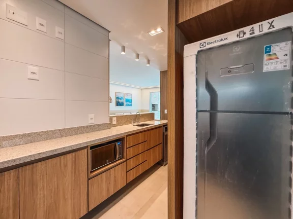 Imagem Imperdível apartamento de 3 quartos na Riviera de São Lourenço Módulo 07: 110,74m², 1 suíte, 3 salas, varanda gourmet e 2 vagas.