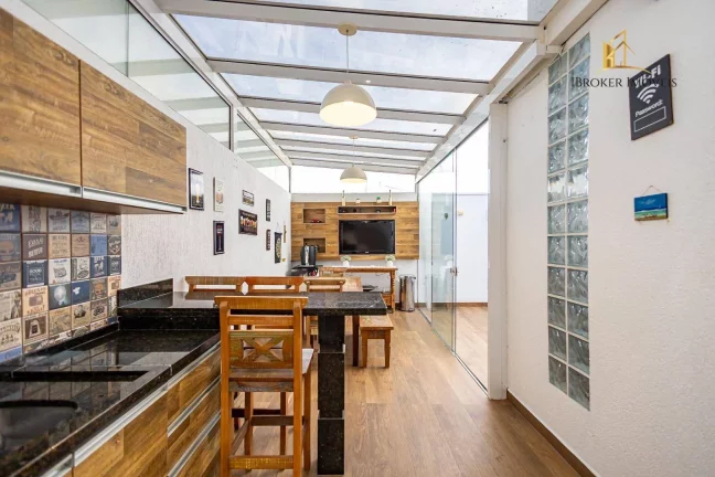 Imagem Sobrado TRIPLEX SEMIMOBILIADO com 4 quartos à venda, 186 m² por R$ 1.300.000,00 - Campina do Siqueira - Curitiba/PR
