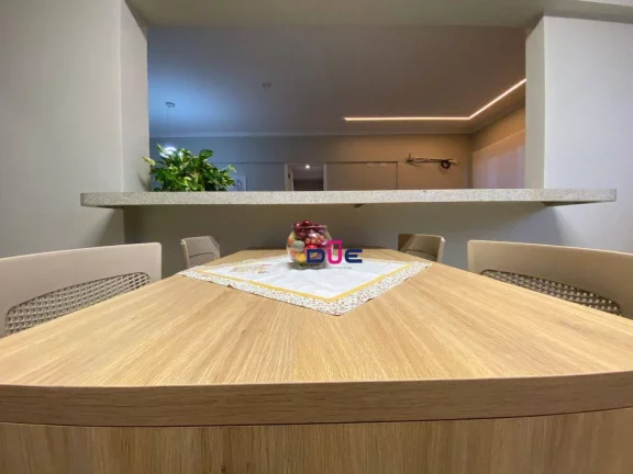 Imagem Amplo apartamento no Embaré com 2 dormitórios, suíte, dependência completa e 1 vaga demarcada