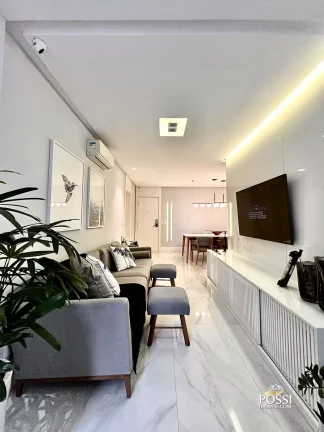 Imagem Apartamento reformado, 75m², 2 quartos, 2 vagas, na segunda quadra do mar da Praia de Itapoã
