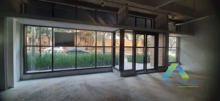 Imagem Salão comercial com 300m² em área nobre da Vila Mariana/Chácara Klabin com localização privilegiada a 550mts da Estação de Metrô Santos Imigrantes e 600mts da Klabin.