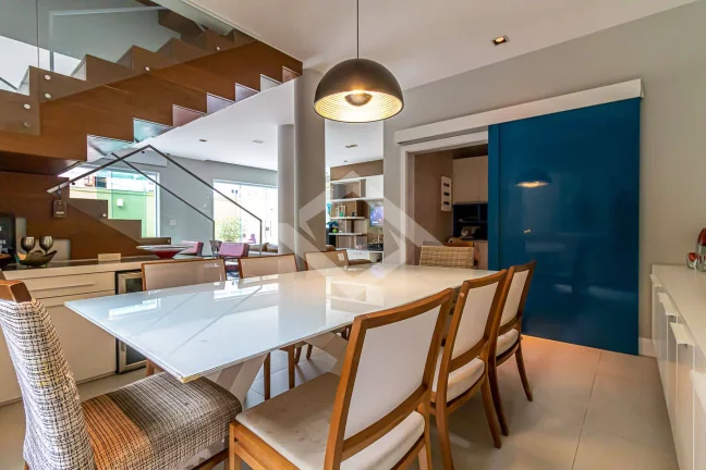 Imagem Casa Triplex de 4 Quartos para Venda no Humaitá com 595 m²