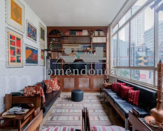 Imagem Excelente apartamento com 400m² em Higienópolis com piso de tacos, repleto de armários.