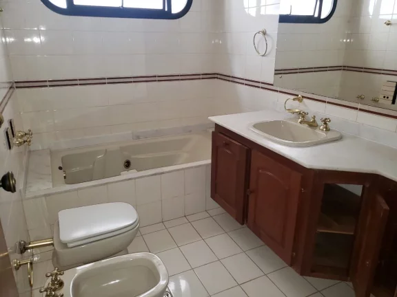 Imagem Excelente apartamento de alto padrão com 1 pavimento e 1 unidade por andar com 282,20m² area util ...