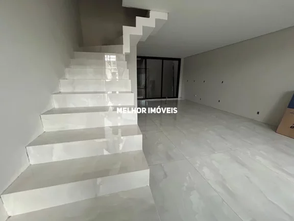 Imagem Sobrado Triplex á venda localizado no Bairro da Barra - Balneário Camoriú-SC