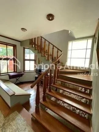 Imagem Linda casa à venda em condomínio fechado. Casa assobradada com hall de entrada, três salas grande...