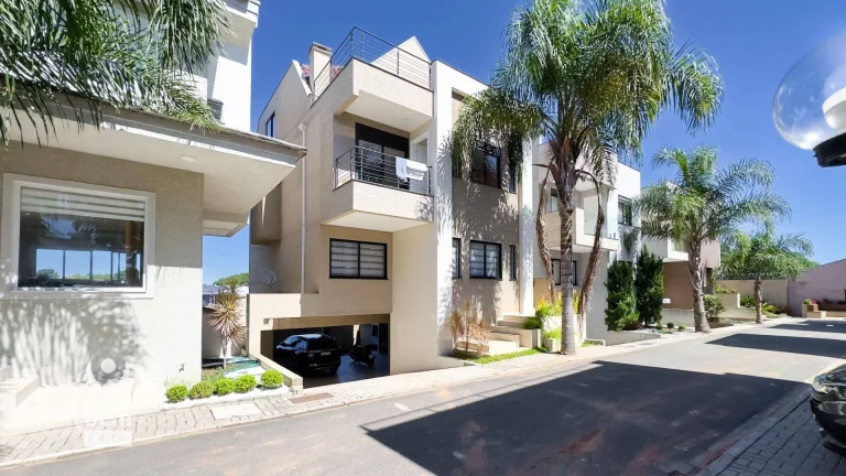 Imagem Sobrado com 316 m² - 5 Quartos - 4 Suítes, 1 Lareira, 1 Churrasqueira – 4 vagas, à venda por R$ 1.737.000 - Campo Comprido - Curitiba/PR