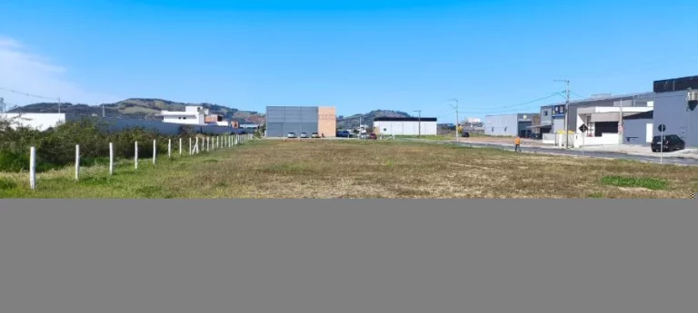Imagem Terreno de Esquina 2.704m² à Venda no Bairro Recife