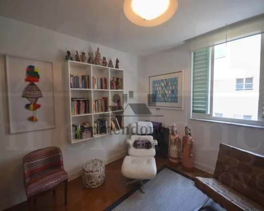 Imagem Apartamento de alto padrão, ensolarado, pé direito alto, janelões, taco impecável, cozinha moren...