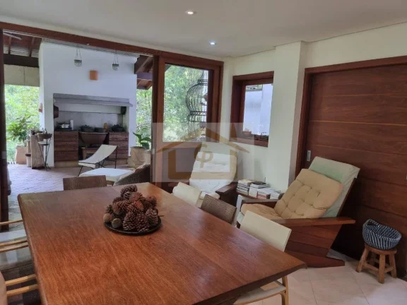 Imagem Conforto, segurança e natureza!!! Casa com 3 suítes , 4 vagas - *Granja Viana