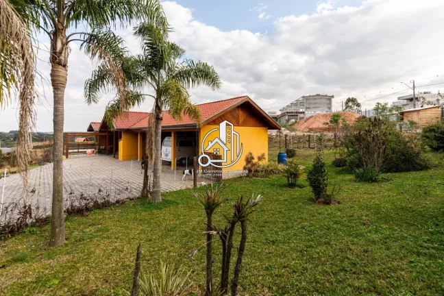 Imagem Casa de Madeira em Garapeira | 200m² | 2 Quartos (1 Suíte) | Terreno 3.561m² | Condomínio Fechad...