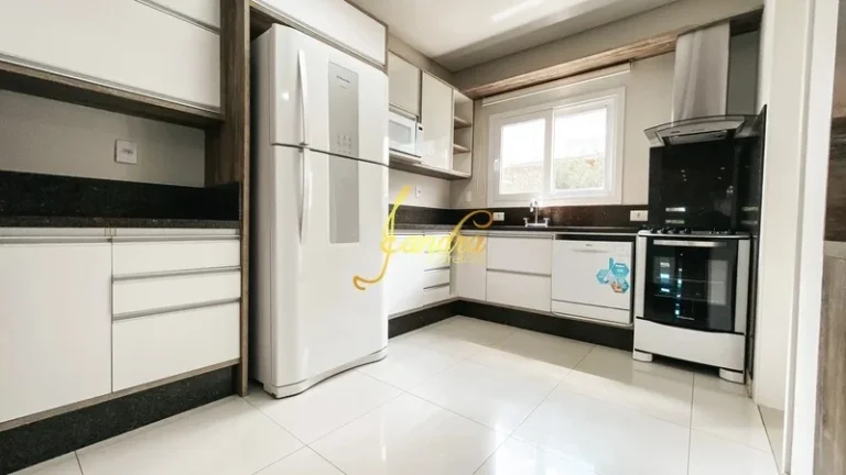 Imagem Casa térrea em Condomínio com 04 suítes mobiliado e decorado