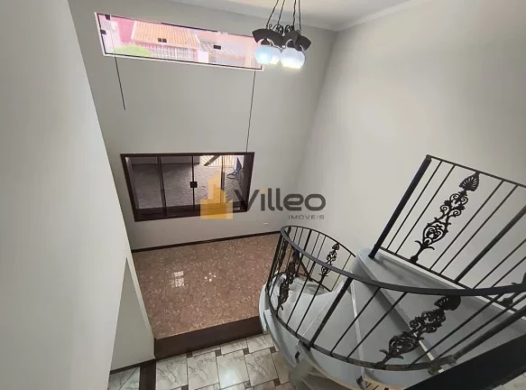 Imagem Descubra o prazer de viver em uma casa que combina elegância, espaço e localização estratégica....