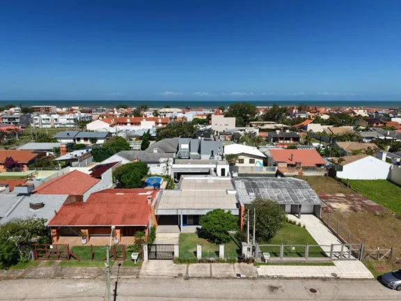 Imagem Casa 3 Dormitórios - Bairro --