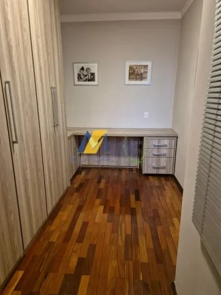 Imagem Sobrado à Venda com 300m², 3 dormitórios, 1 suíte, 2 salas e 7 vagas!!!