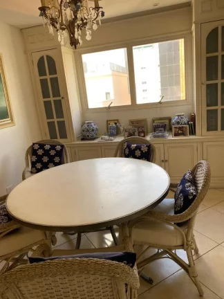 Imagem Luxuoso apartamento de 5 quartos e 4 suítes em Higienópolis, São Paulo-SP: 5 banheiros, 5 vagas de garagem e 450m² de área.