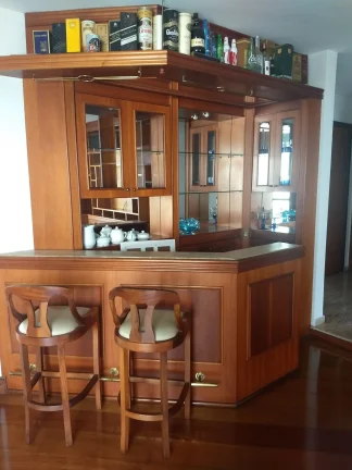 Imagem Apartamento 200 M², 4Q, 3 Suítes, 2 Salas, 5 Banheiros, 3 Vagas, Lareira, Suíte Master com Hidromassagem, Varanda Gourmet, Piscina, Academia, Quadra.