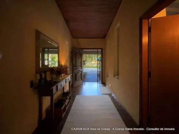 Imagem Chác. Vale do Rio Cotia - 2.650 m² de terreno! 4d(2sts). Linda c/ lareira, adega, piscina e gourmet. Ótima edícula!