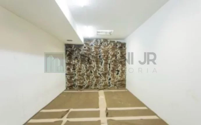 Imagem Venha conhecer este imóvel incrível, totalmente reformado e finamente decorado, com uma localização excepcional! Com 587m² de área construída este e