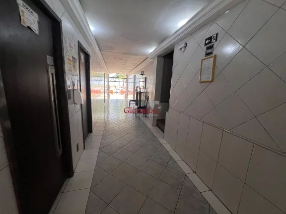 Imagem Oportunidade Para Reforma - Apartamento Vista Mar com 2 dormitórios e 1 vaga escriturada em prédio com portaria 24hrs e elevador por R$ 890.000,00