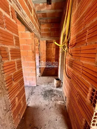 Imagem Casa padrão semiacabada à venda no bairro Lourdes em Uberaba