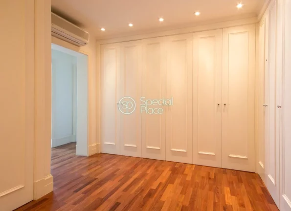 Imagem Excelente apartamento com 367m² na melhor rua do Jardim Guedala. Ótima planta com ambientes amplos...