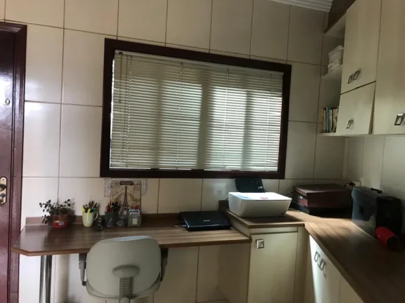 Imagem Imperdível! Casa à venda em Sorocaba-SP, no bairro Wanel Ville, com 3 quartos, 1 suíte, 2 salas, 1 banheiro, 3 vagas de garagem e 219m².