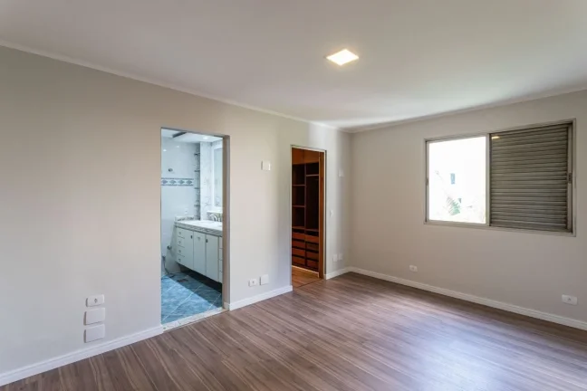 Imagem Apartamento 137M² Reformado, 3Q, 1 Suíte, 2 Banheiros, 1 Vaga, Sol da Manhã, Banheira, Academia, Salão de Festas, Área Verde, Armários.