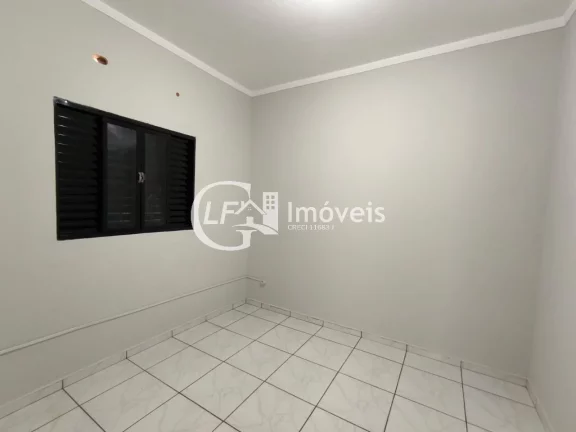 Imagem Casa para locação em Campo Grande-MS, no Jardim Colúmbia: 2 quartos, 1 sala, 1 banheiro e 3 vagas de garagem!