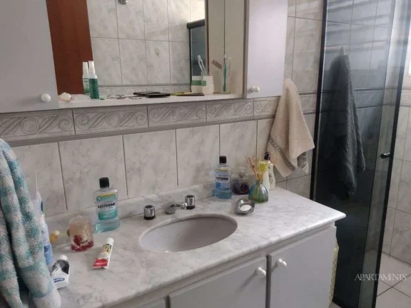 Imagem Casa com 250m2 com 2 vagas , edícula , quintal enorme e lavanderia