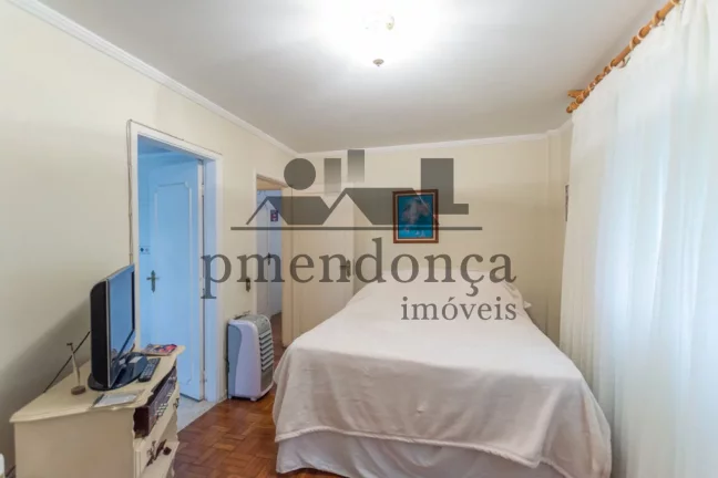 Imagem Apartamento de 132m² em Higienópolis, 3 quartos (1 suíte) e 1 vaga demarcada e livre.
