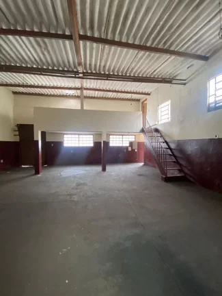 Imagem CASA E BARRACÃO NA VILA SANTA TERESINHA